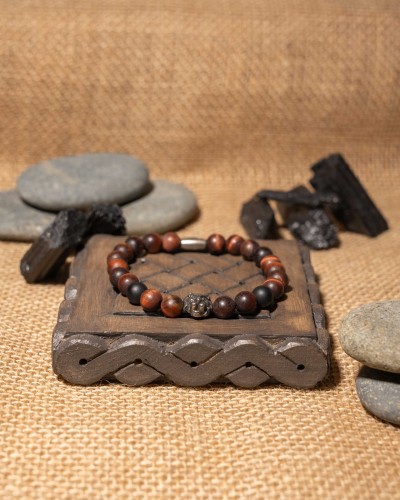 Bransoletka męska z bawolego oka, onyksu i symbolem lwa to wyjątkowa biżuteria handmade z naturalnych kamieni, która podkreśla siłę charakteru, pewność siebie i ponadczasowy styl.